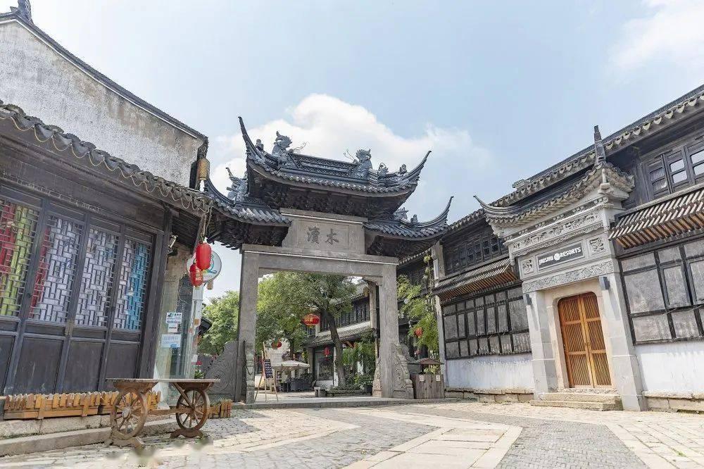 短道速滑比赛和花样滑冰你更喜欢哪一个比赛？